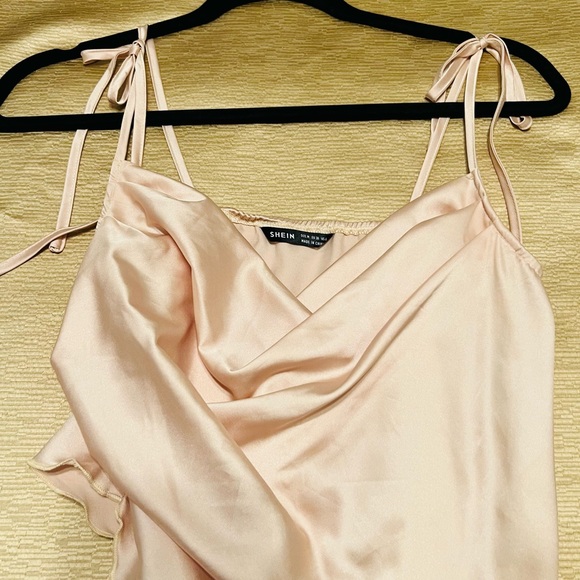 Shein creamy satin asymmetrical tank top - Picture 3 of 5